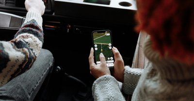 Aplikacje offline dla podróżnych - nawigacja bez internetu