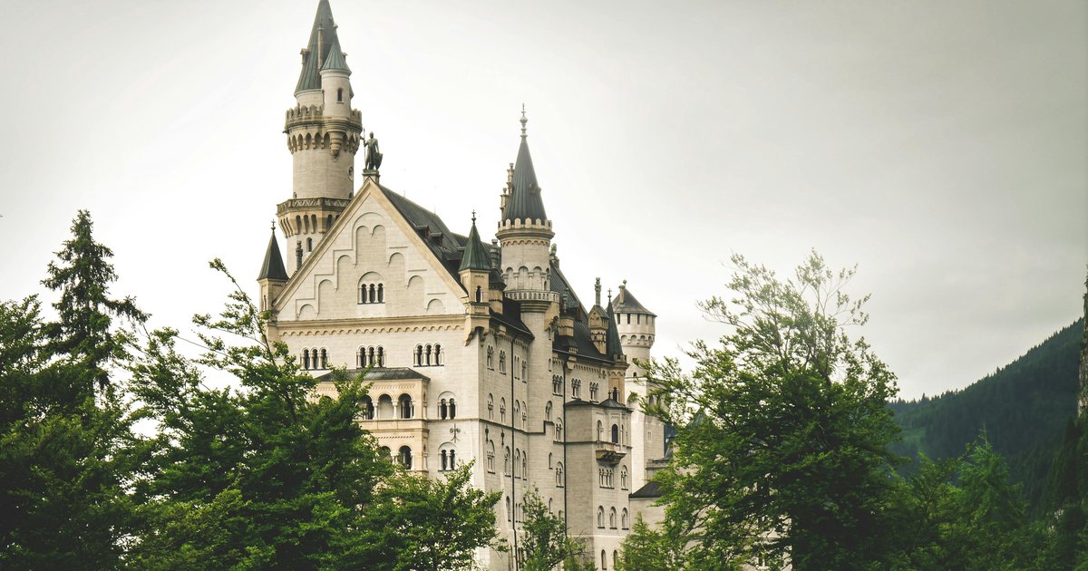 Magiczne zamki Europy - najpiękniejsze rezydencje królewskie do zwiedzania