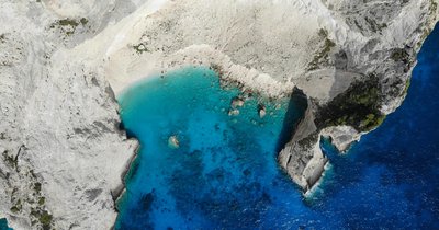 Greckie wyspy poza utartymi szlakami - Naxos, Paros czy może Milos?